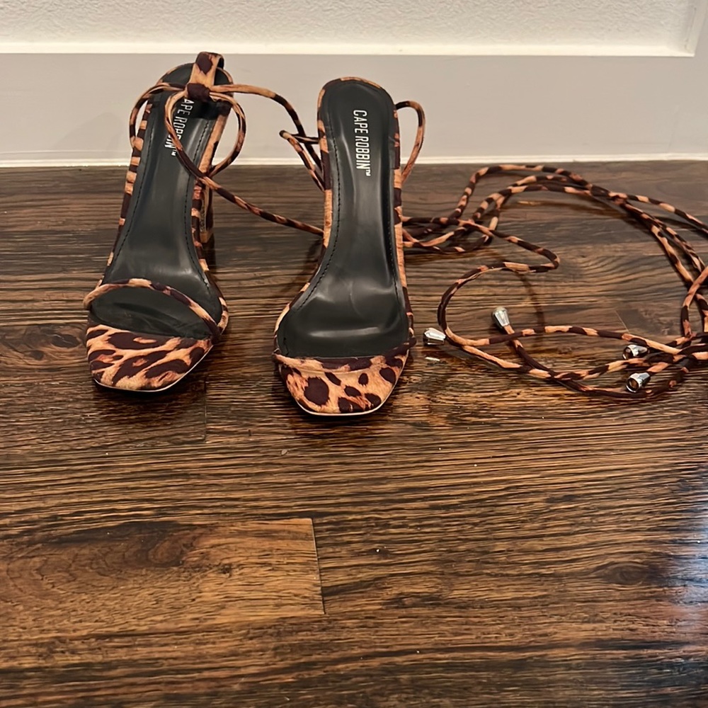 LACE UP HEELS